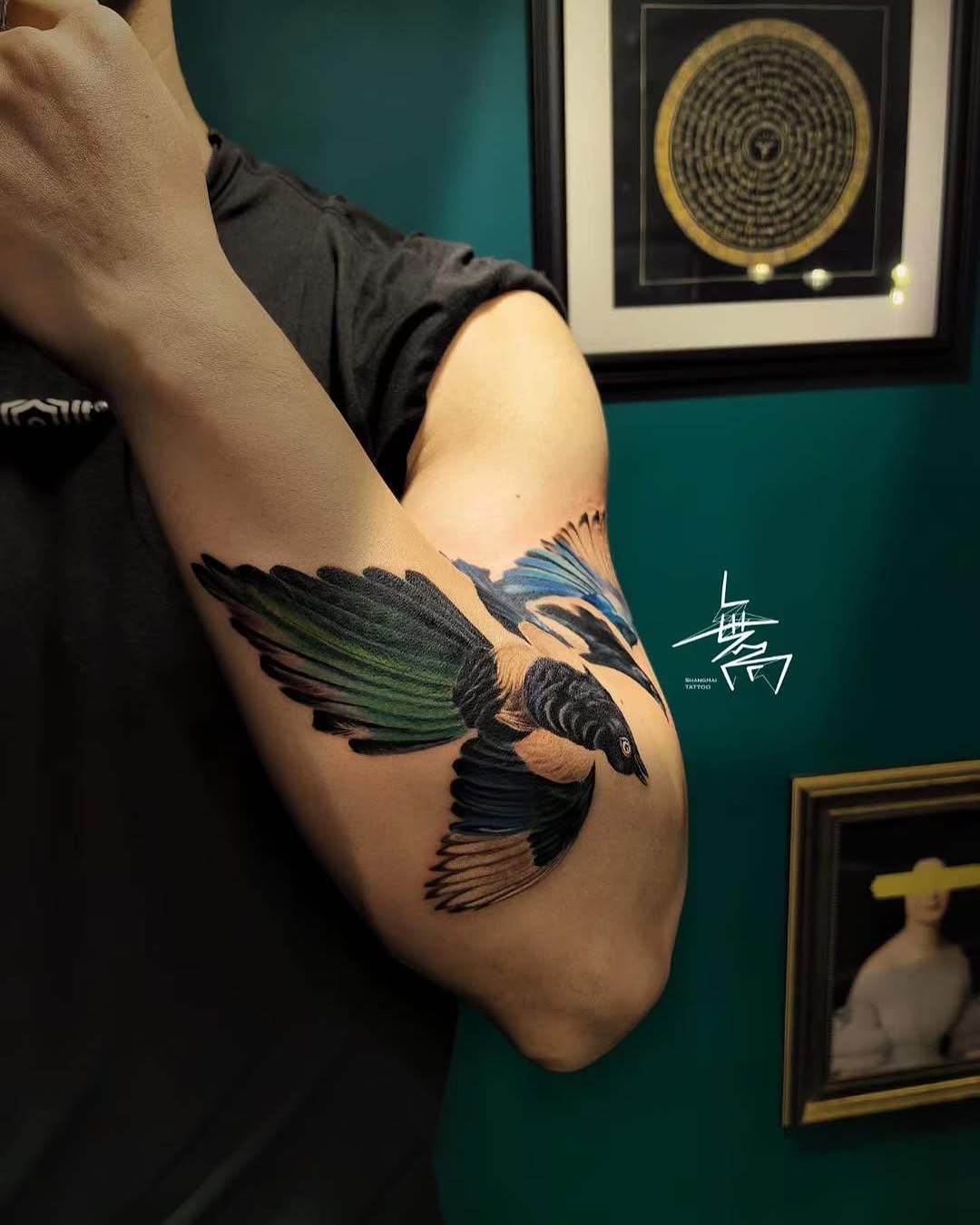 Six hours | Details | Colours
#tattooart #tattooideas #tattoodesigns #tattooinspiration #armtattoos #shanghaitattoo #sydneytattoo #colourtattoo