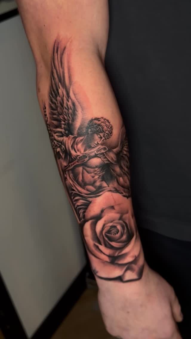 BON SIMAN 

ANGEL WITH ROSE 

#tattoo #ink #thenetherlands #blackandgrey #angels