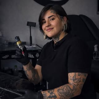 Bianca Talita | Tatuadora - Soundwave tattoo artist in São José dos Pinhais, Brazil