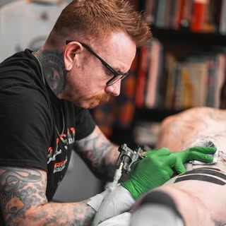 Brandon Collins 彫 水 - Soundwave tattoo artist in Reno, United States