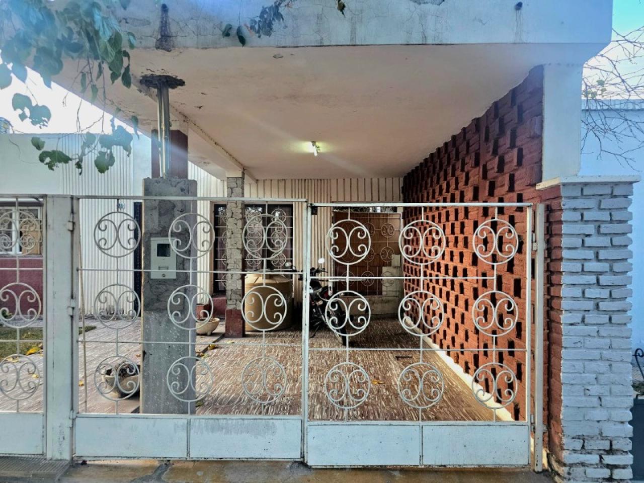 Foto de Venta. ¡oportunidad Casa En Ph Al Fondo Con Ingreso Independiente – Zona Tranquila Y Con Excelente Entorno. Capital. en Estrada Este 818