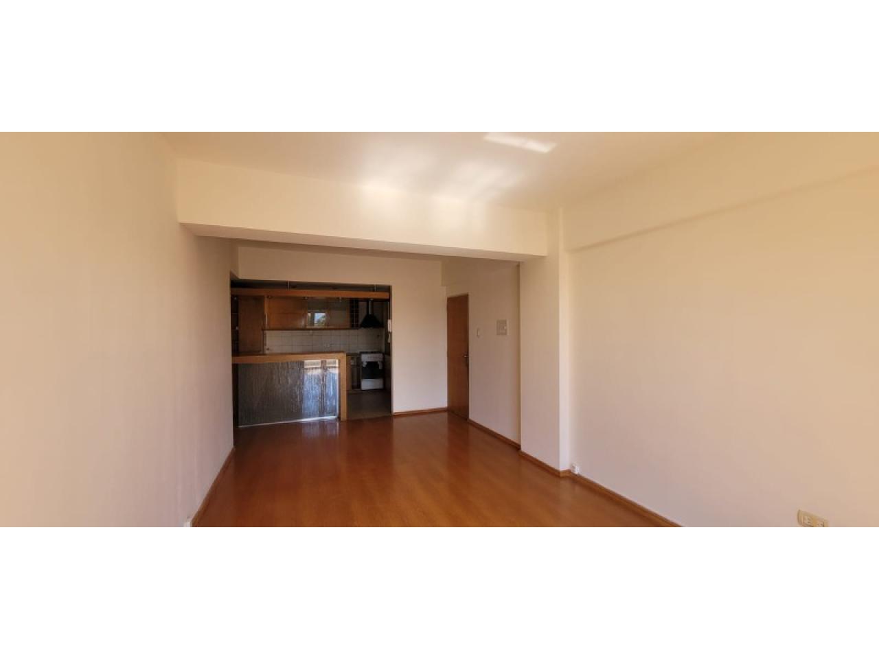 Alquiler. Av Libertador Y Sarmiento - Depto 2 Dorm Con Cochera. Capital - Imagen 5