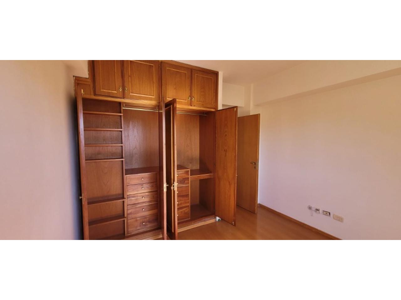 Alquiler. Av Libertador Y Sarmiento - Depto 2 Dorm Con Cochera. Capital - Imagen 10