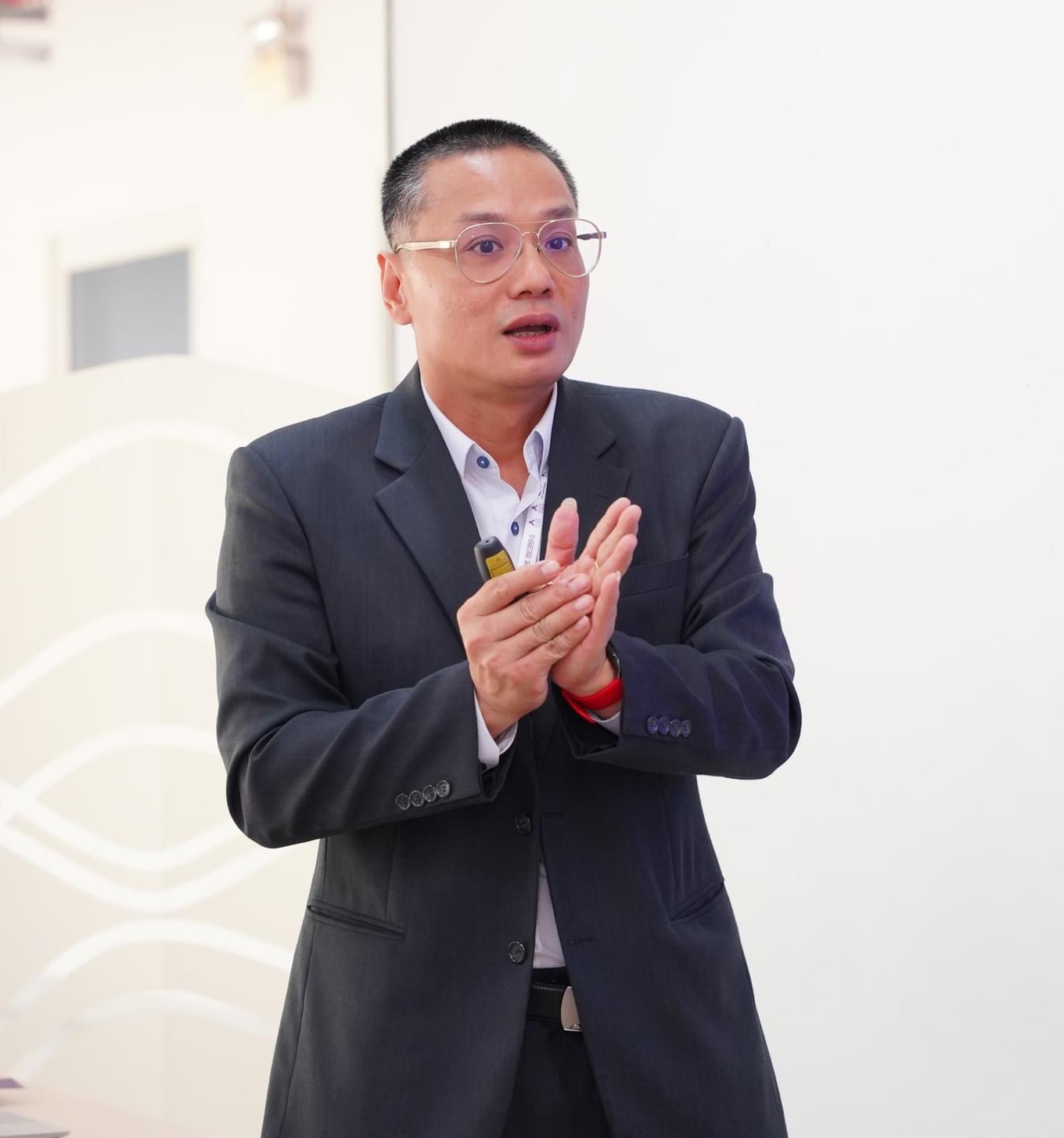 TS. Hoàng Thanh Hiền