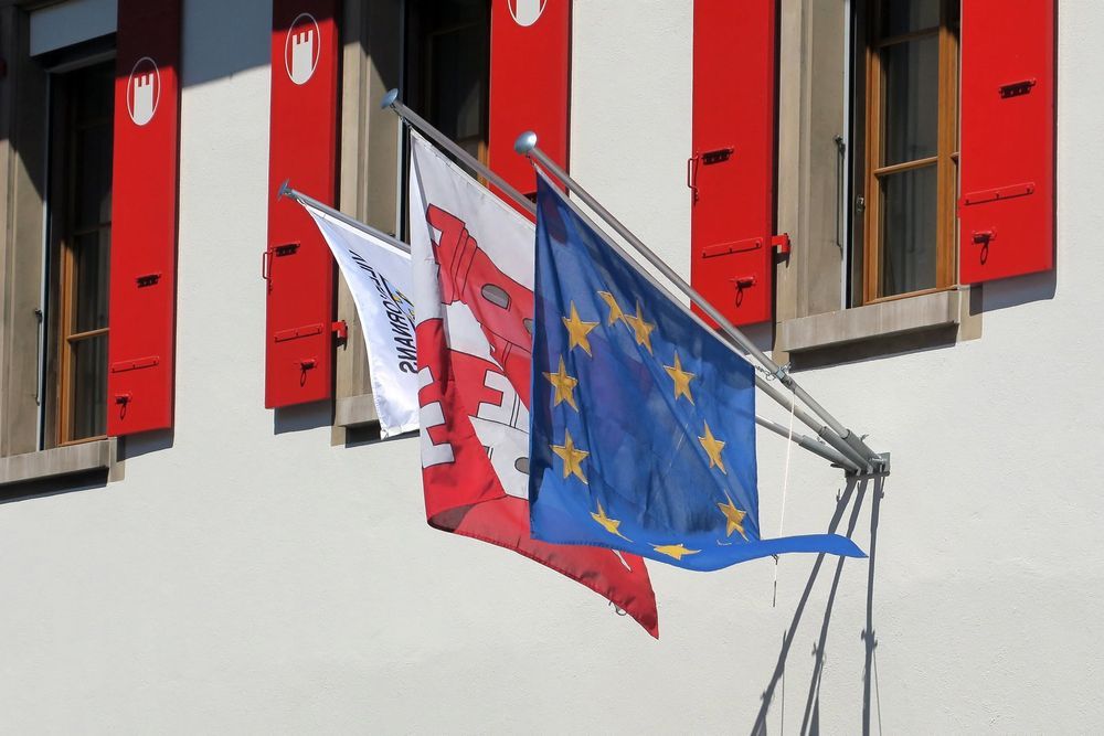 Le saviez-vous ?  • Un drapeau européen sur la Maison de Commune ?