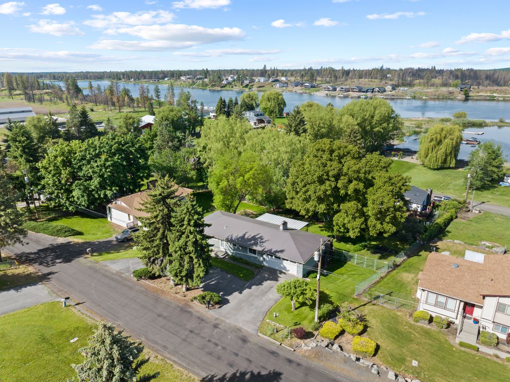 Inside-Spokane-Silver Lake-36