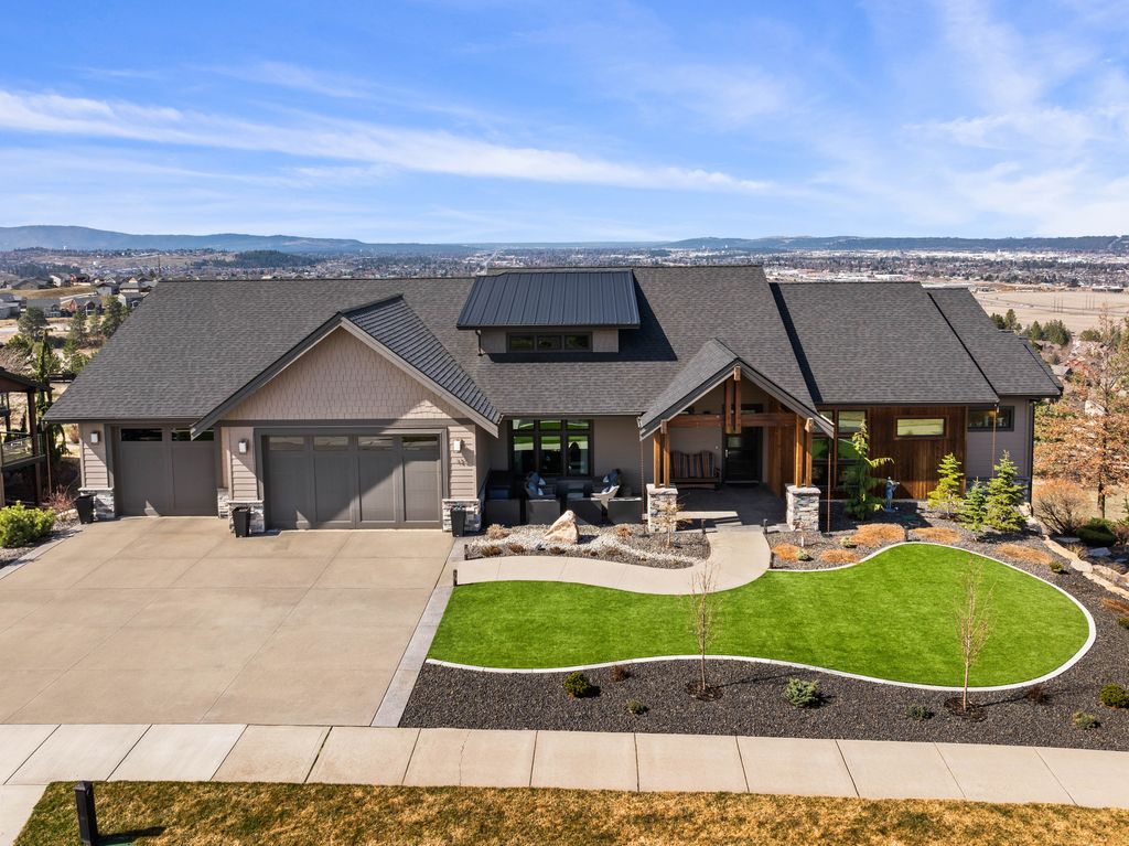 Inside-Spokane-Legend-Tree-1