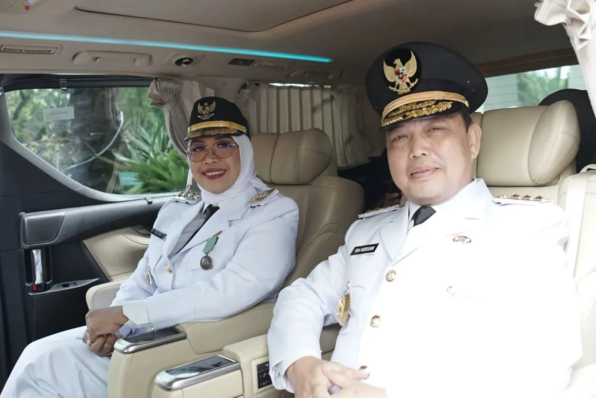 Satu Kendaraan, Suami Istri di Kalbar Dilantik Sebagai Gubernur dan Bupati oleh Presiden RI