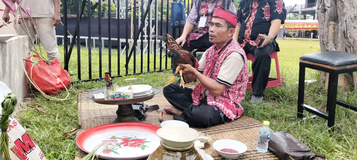 Ritual Adat Ngampar Bide Buka Rangkaian Naik Dango ke-2 di Pontianak
