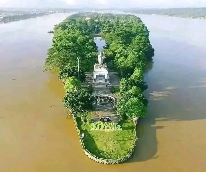 Legenda dan Daya Tarik Pulau Kumala, Pesona Wisata di Tengah Sungai Mahakam