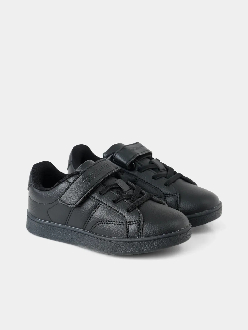 Town Team boys’ sneakers, black and white