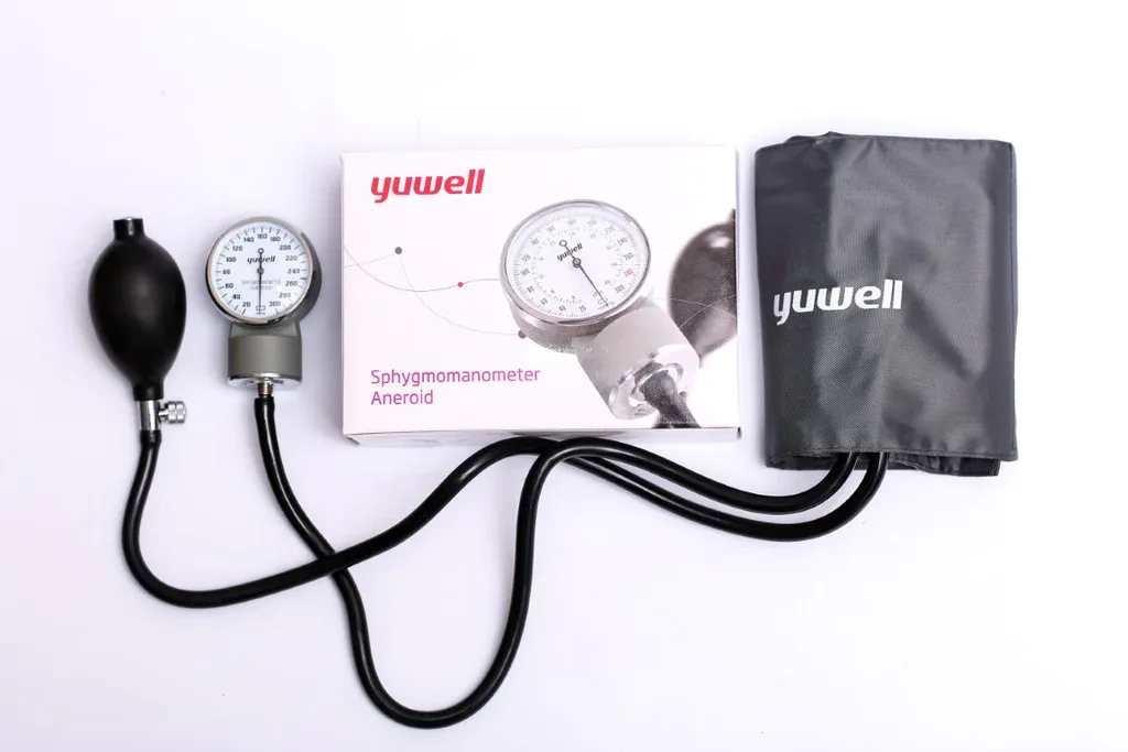 Yuwell aneroid blood pressure set with double-head stethoscope