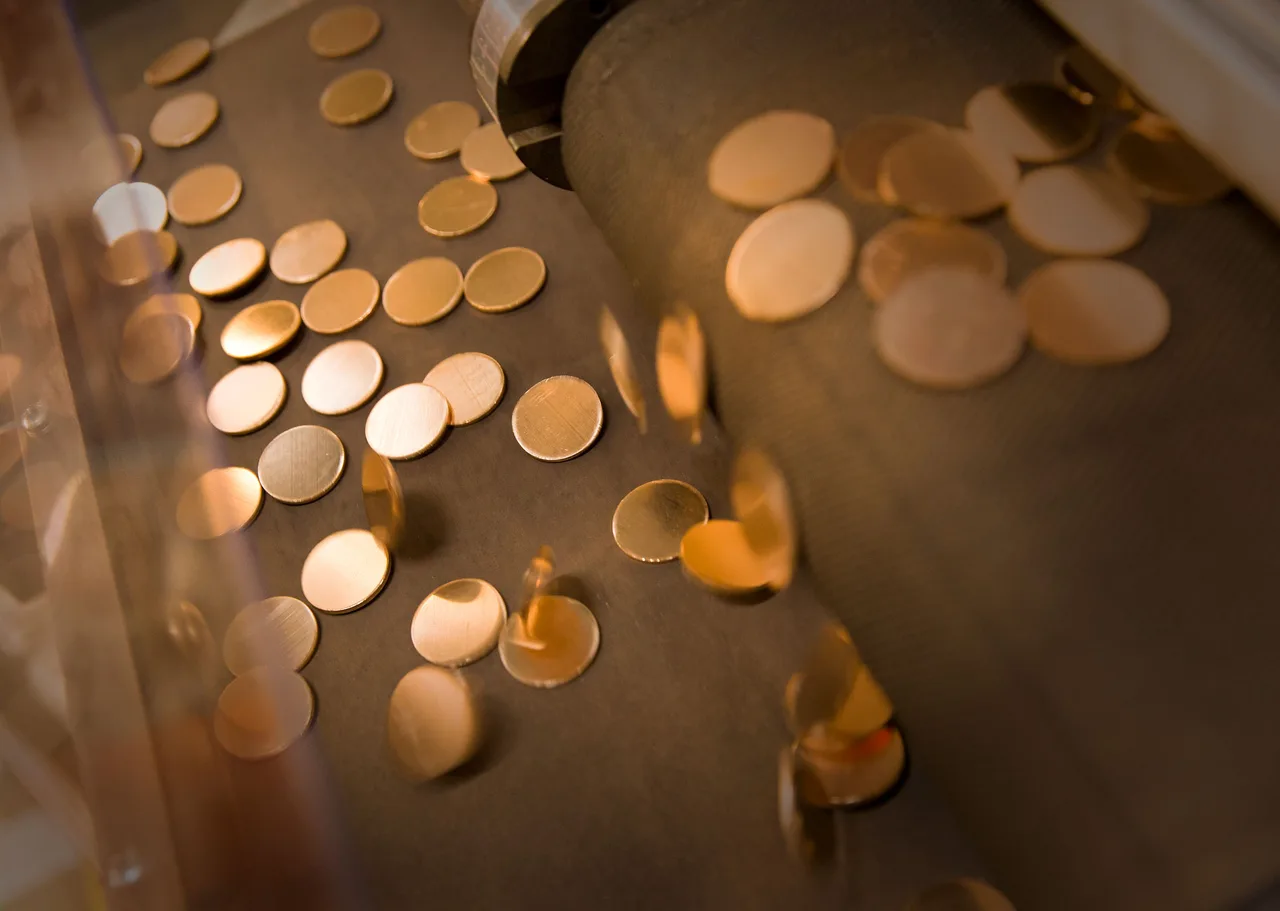 Gold coin blanks, 9 ct to 24 ct