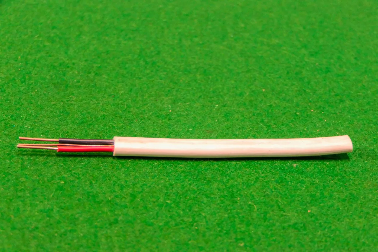 Flat twin and earth house wiring cable 300/500 V