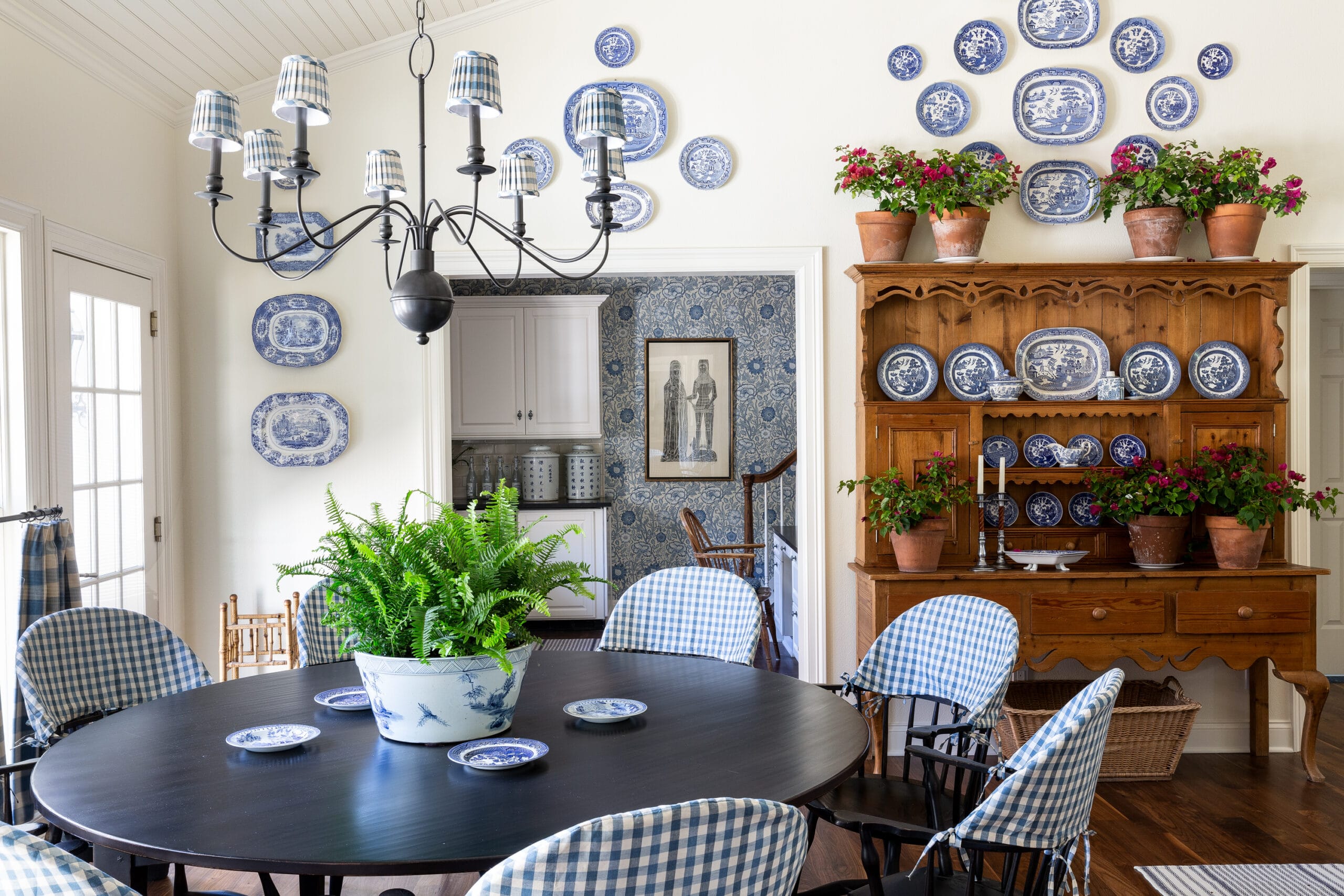 Embracing the Vintage Grandma House Aesthetic for a Cozy Home