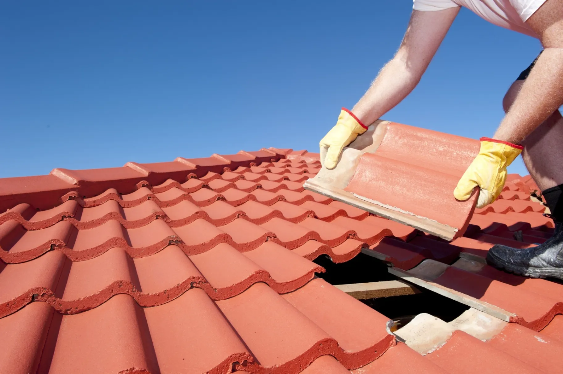 Roofing Red Flags: 3 Signs You Can’t Afford to Ignore