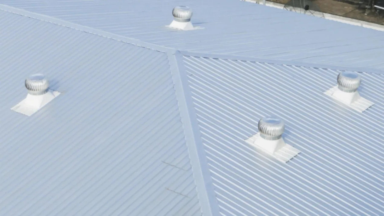 8 Tips on Commercial Roof Maintenance to Keep It Sturdy!