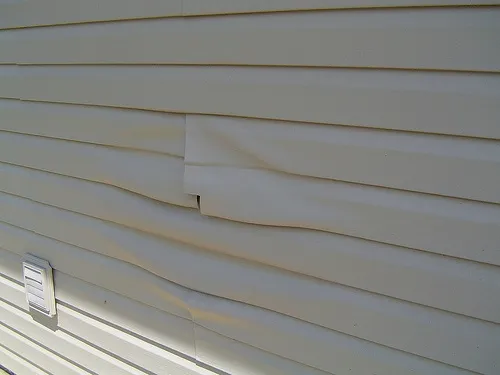 Top Signs Your Home Needs Siding Repair