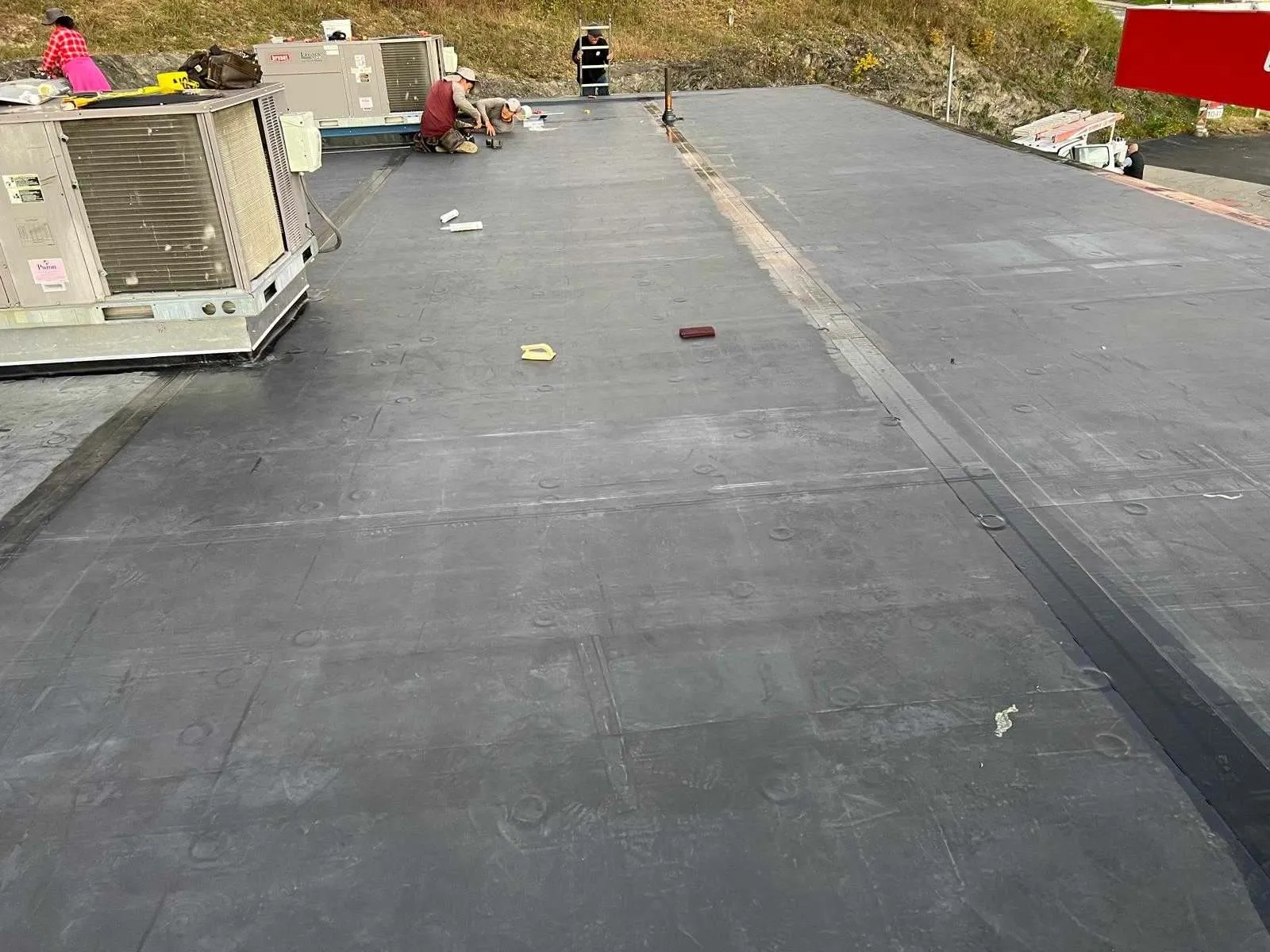 Commercial roofing installation process