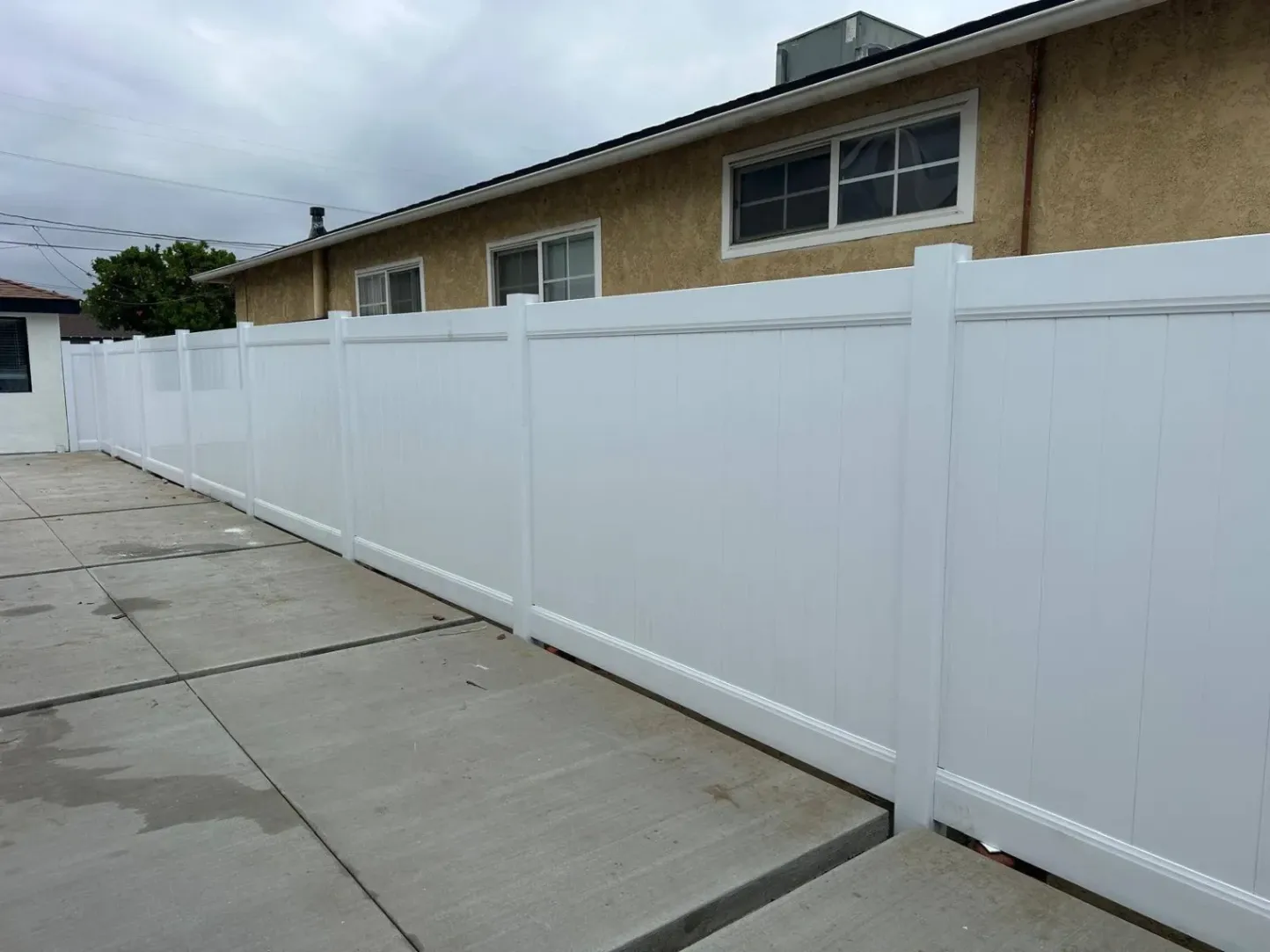 Speedy Vinyl Fence Offers You a Hassle-Free Fence Installation & Repair Experience