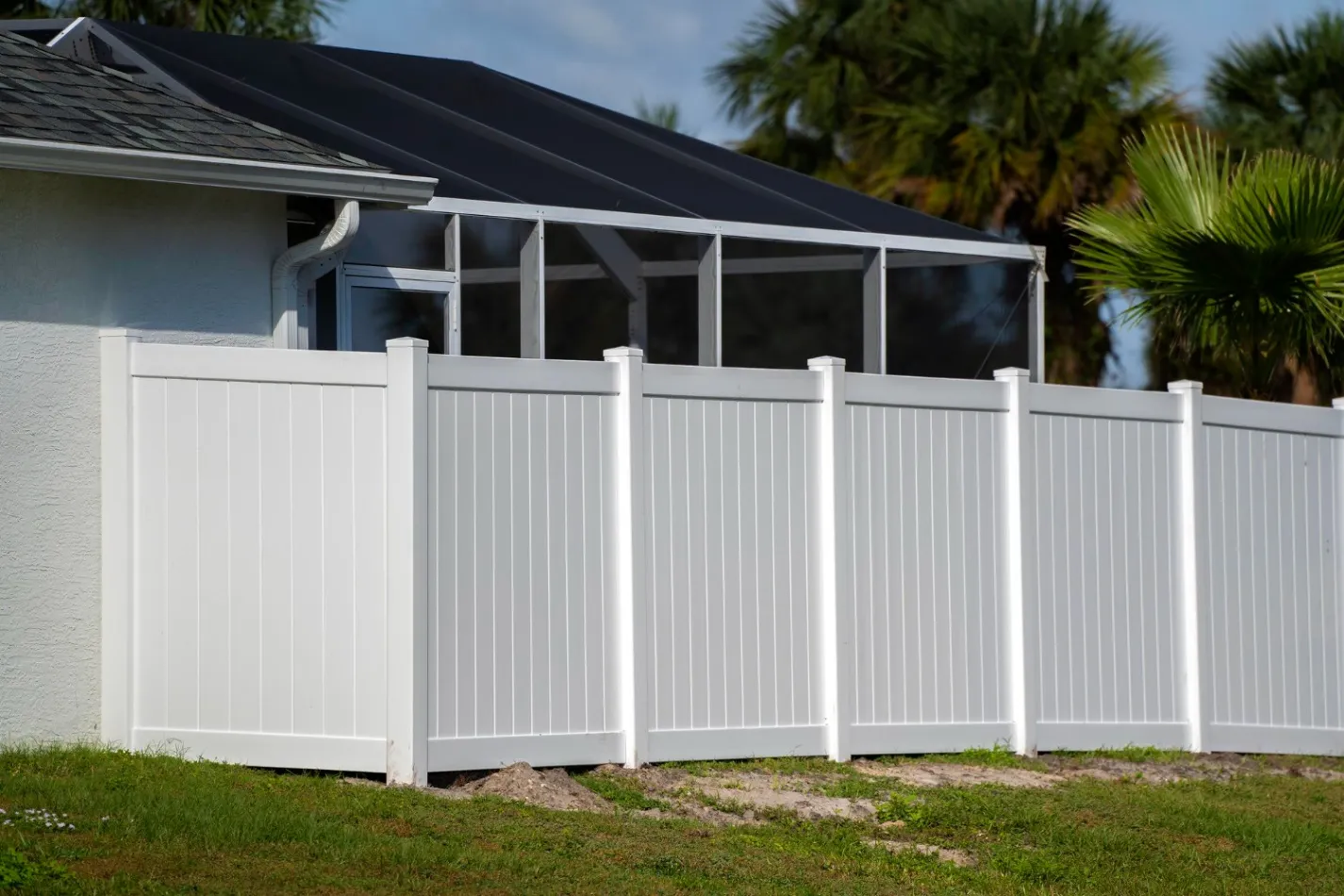 Vinyl Fence Installation in Simi Valley, CA | Custom Designs