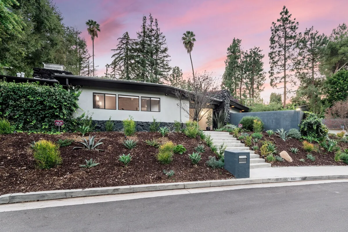 Ready to Rediscover the Beauty of Your Outdoor Space?