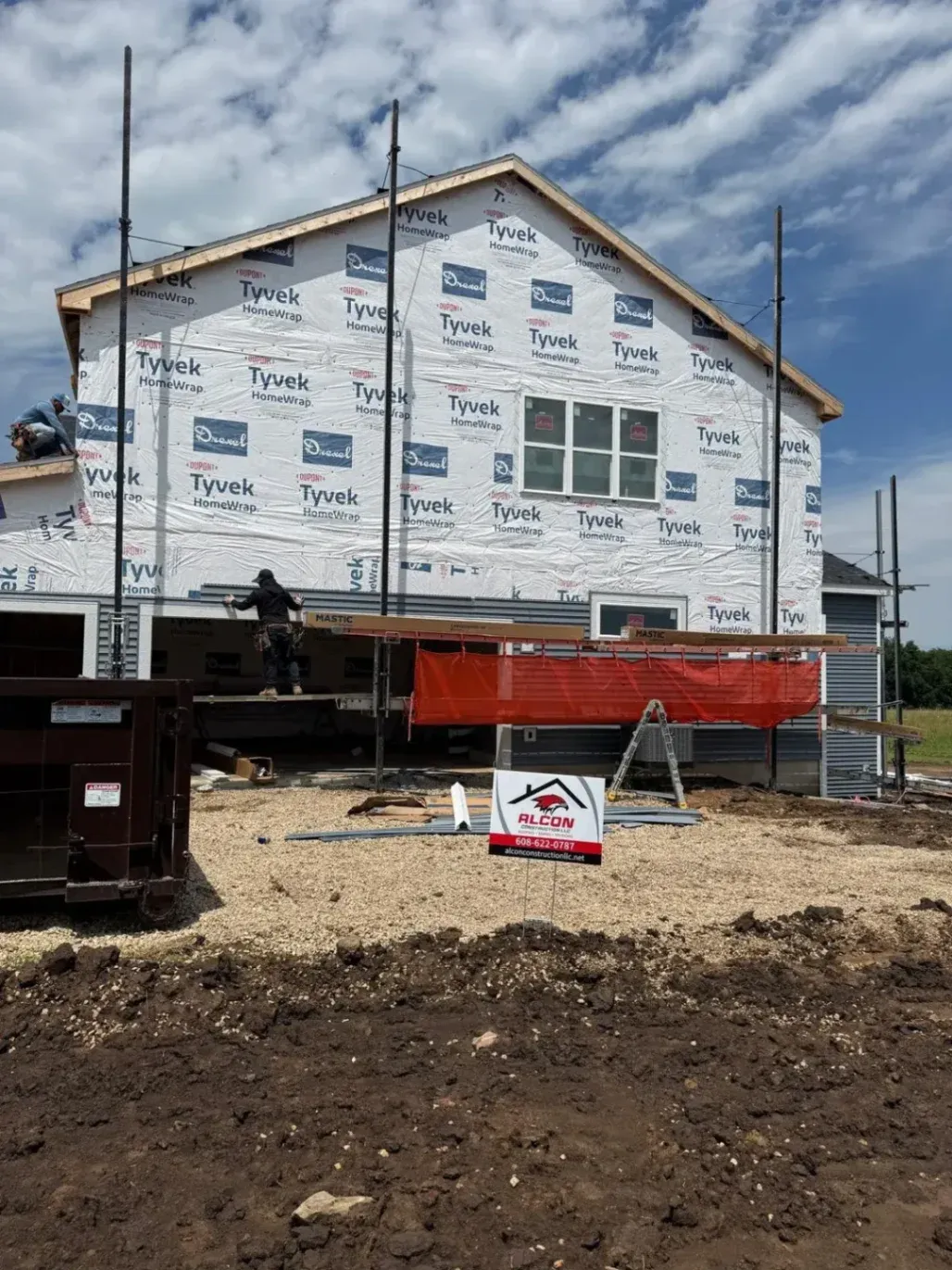 The Premier Siding Contractor Installing Heavy-Duty Mastic Vinyl Siding