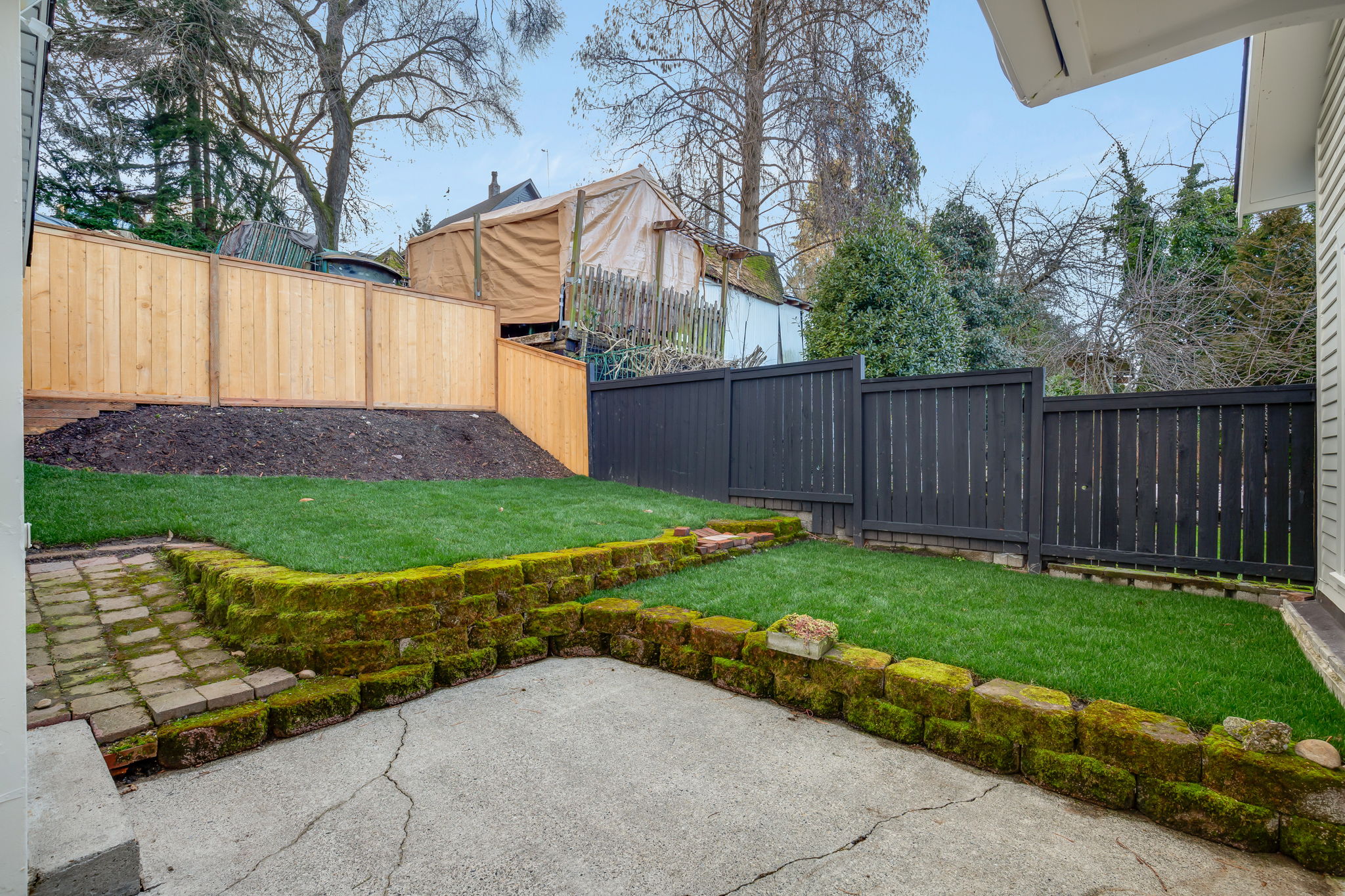 Weatherproof Your Barriers with Our Fence Painting in Sammamish, WA