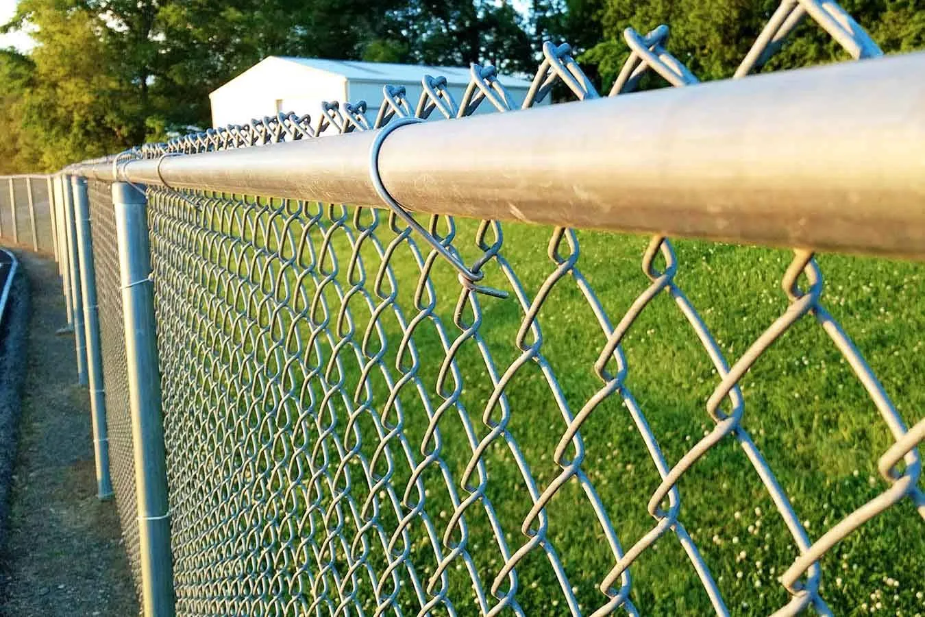 Aluminum Fences: The Perfect Blend of Strength & Elegance!