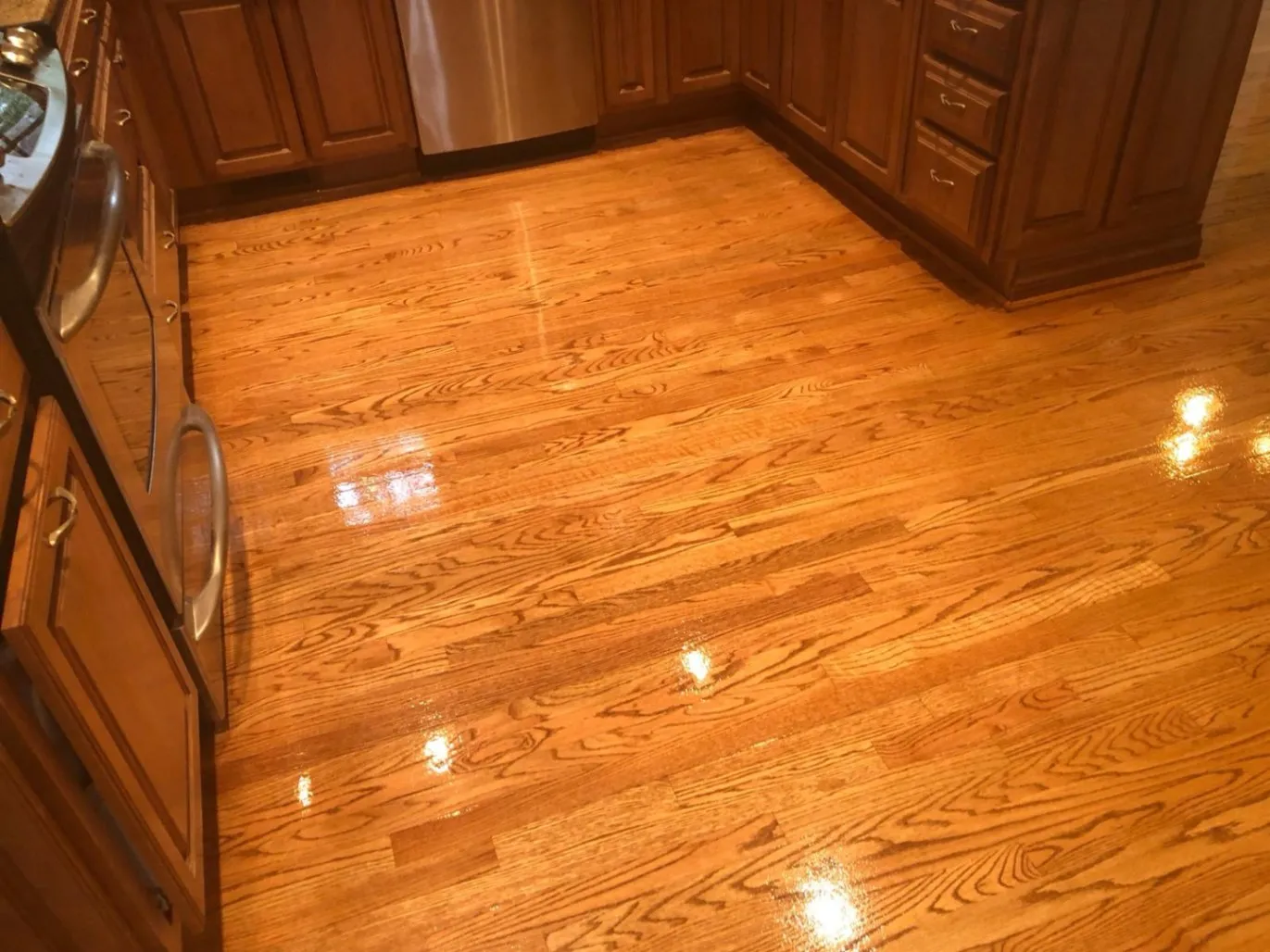 As a reliable hardwood floor contractor in Raleigh, DNH Hardwood Flooring specializes in solid hardwood installation/sanding & refinishing.