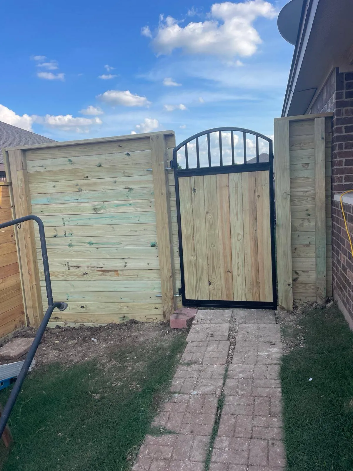 Gomez Fence & Landscape - years of experience photo