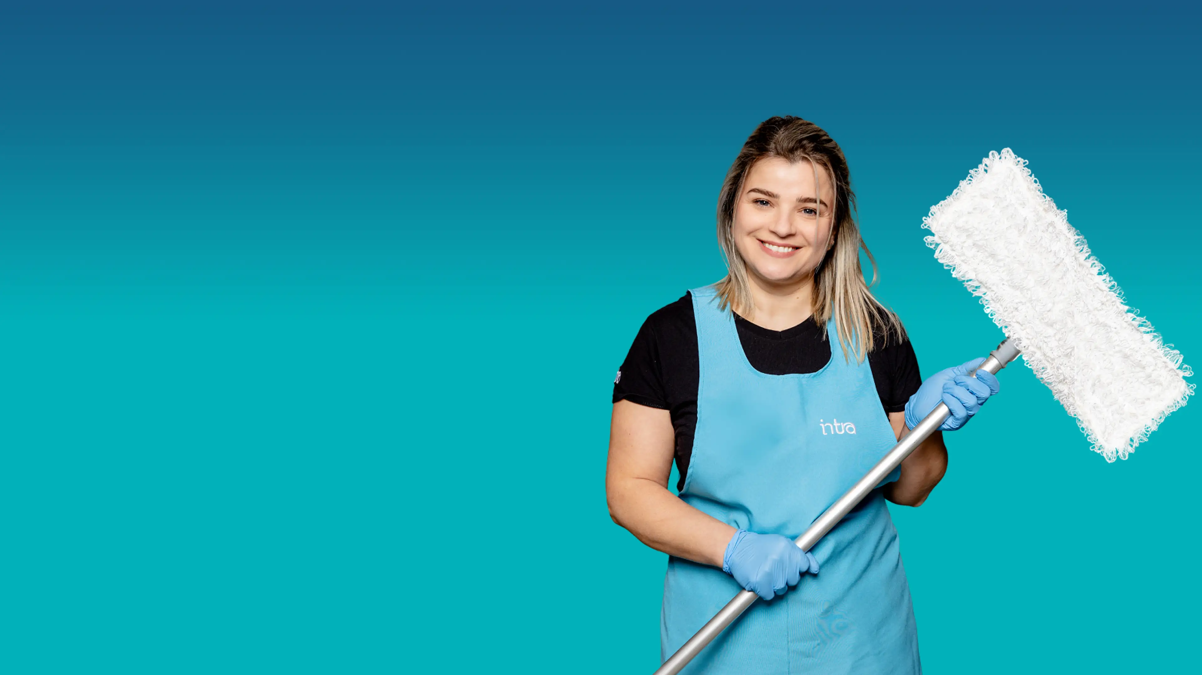 Pulizia professionale con Intra! 🧽💙