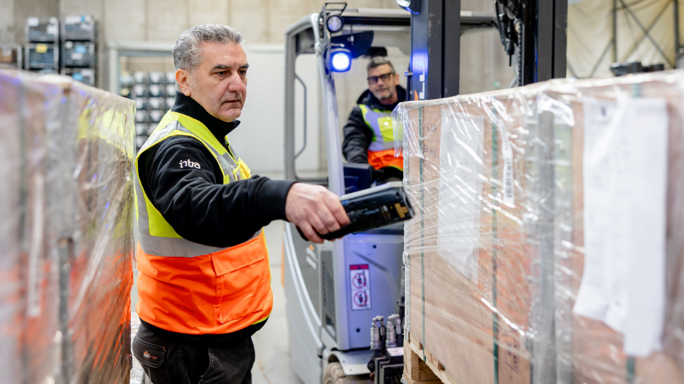 Asservimento linee di produzione con flussi logistici ordinati e riduzione dei fermi macchina