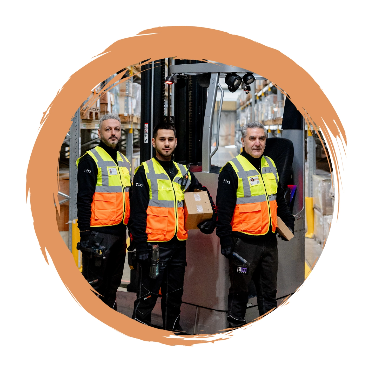 Carrellisti specializzati di Intra Logistic in magazzino