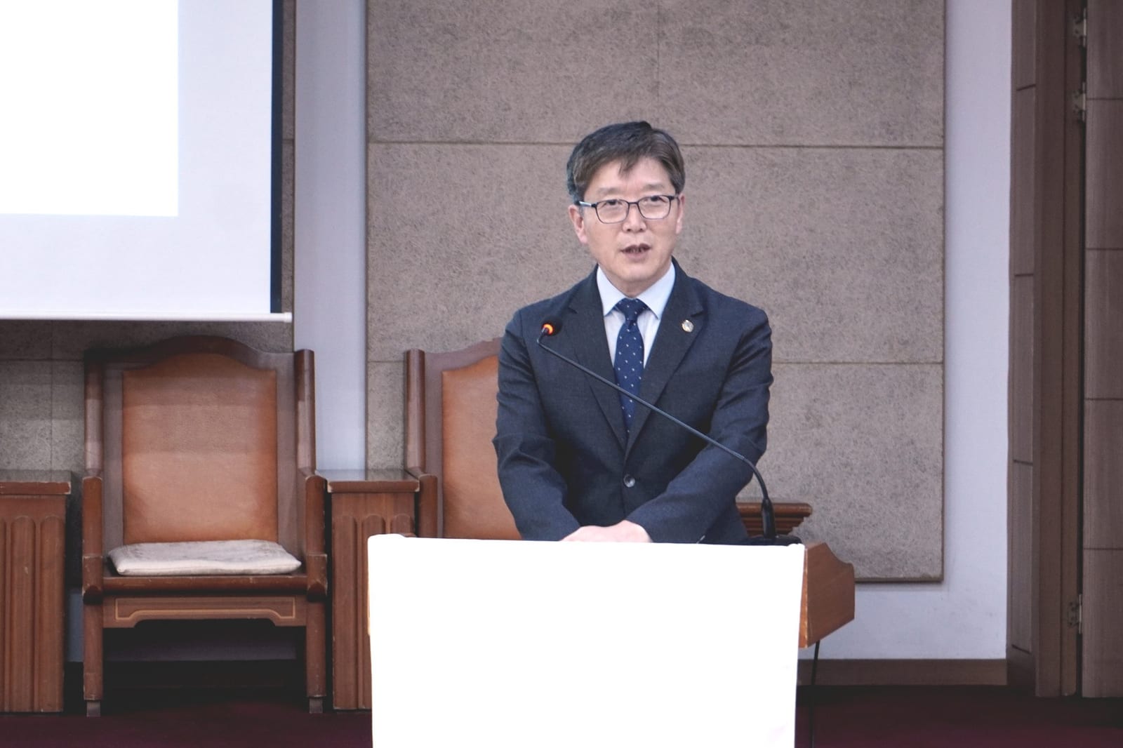 에큐메니칼 세미나 <누가 전환의 짐을 지고 있는가? - 노동의 관점에서 본 정의로운 전환 ->