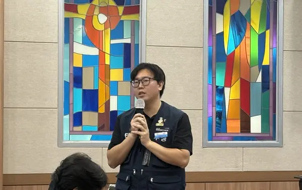 에큐메니칼 세미나 
<누가 전환의 짐을 지고 있는가?>