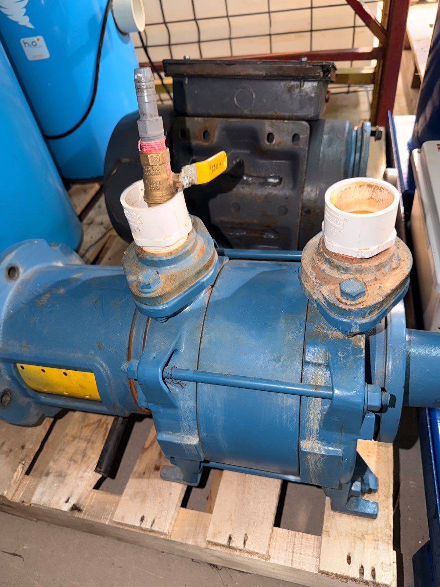 Travaini Fluid Systems (pompe) / Techtop (moteur) Pompe à vide Travaini (modèle non lisible sur plaque) + Moteur Techtop FDR0074B-TC Farm Duty Single Phase