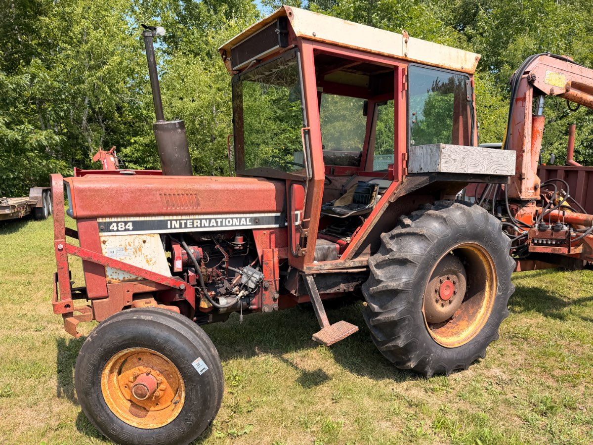 International 484 diesel avec cabine