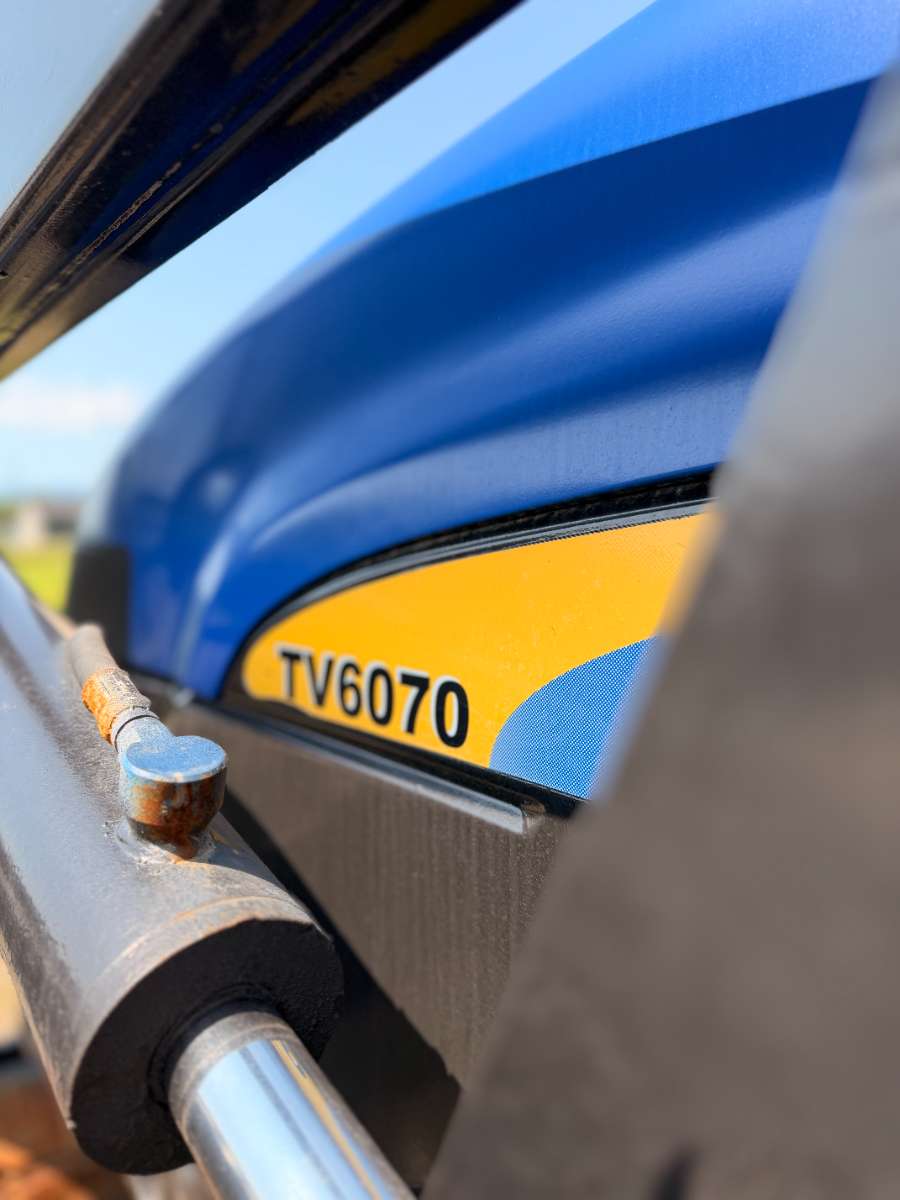 New Holland TV6070 2012 – Moteur refait – Chargeur 120HD – Prêt à travailler
