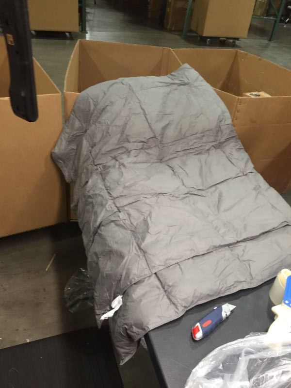 Photo 1 of Full Size Grey Comforter Clean