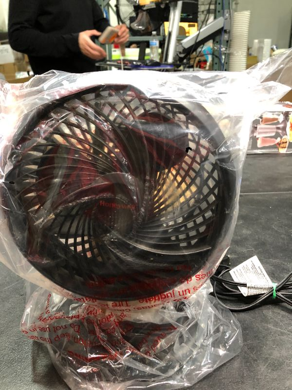 Photo 2 of Honeywell TurboForce Oscillating Table Fan