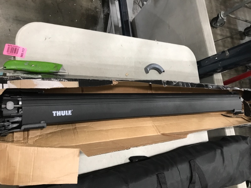 Photo 3 of Thule AeroBlade Edge Flush Mount Rack 1 Bar 40 inches