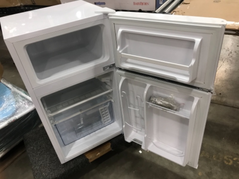 Photo 7 of Magic Chef Retro Mini Refrigerator 32 cu ft 2Door Fridge in White