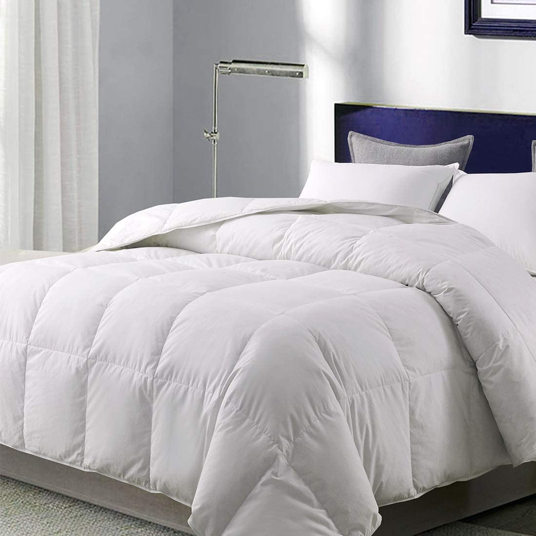 Photo 1 of WhatsBedding White Goose Duck Down Comforter 100 Cotton Feather Comforter  Lightweight Duvet Insert  Queen 88x88