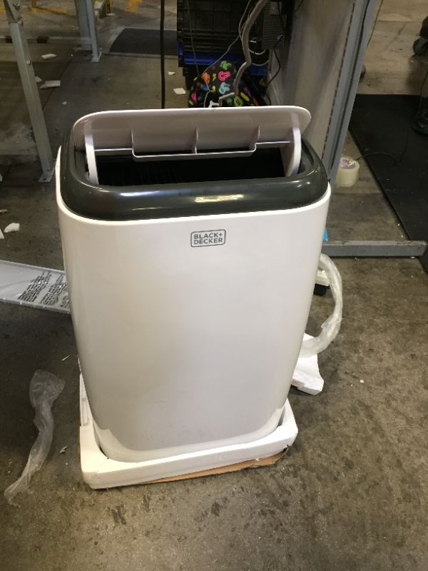 Photo 1 of Blackdecker Bpp10hwtb Portable Air Conditioner with Heat and Remote Control 10000 BTU SACCCEC 14000 BTU Ashrae Cools Up to 450 Square Feet WH