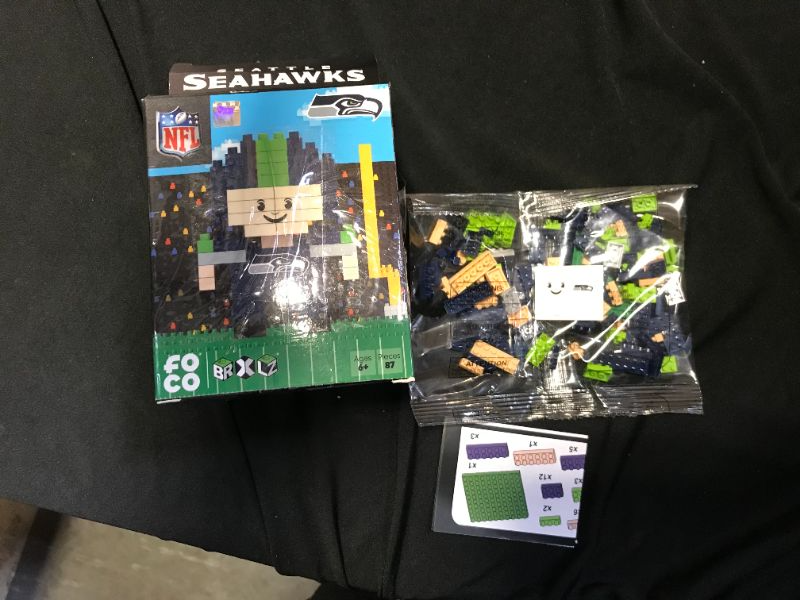 Photo 1 of 2 pack Seattle Seahawks Nfl Brxzl 89 Piece 3d Construction Toy Football Player