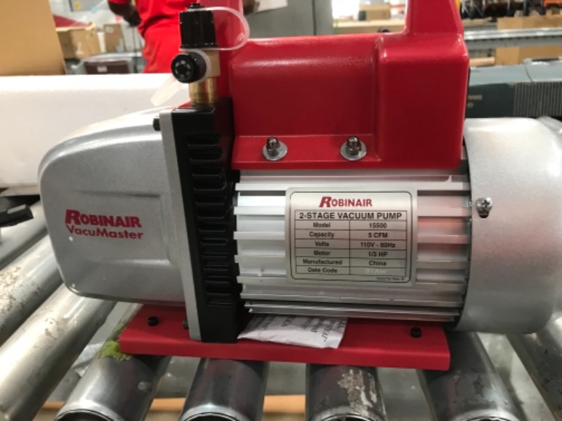 Photo 2 of Robinair 15500 VacuMaster Economy Vacuum Pump  2Stage 5 CFM  Red
BUY AS IS
