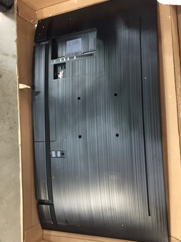 Photo 1 of SAMSUNG 55inch Class Curved UHD TU8300 Series  4K UHD HDR Smart TV With Alexa Builtin UN55TU8300FXZA 2020 Model CRACKED SCREEN PARTS ONLY OR NEEDS REPAIR