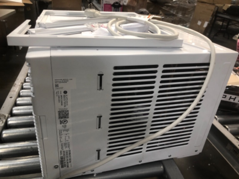 Photo 4 of PARTS ONLY GE 8000 BTU Smart Window Air Conditioner Cools up to 350 sq Ft Easy Install Kit Included Energy Star Certified 8000 115V White