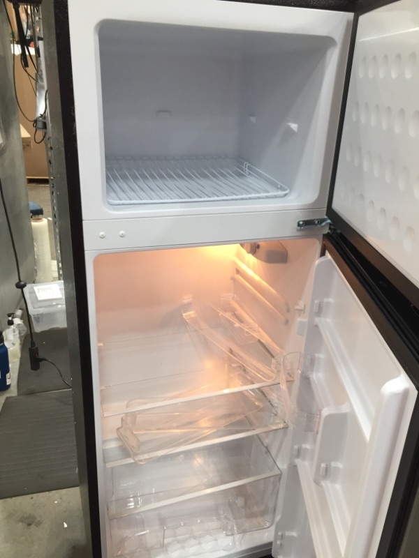 Photo 1 of 75 cu ft Refrigerator with Top Freezer in Stainless Look
DAMAGED CORNER DENTED
 NOT FUNCTIONAL NOT GETTING COLD
